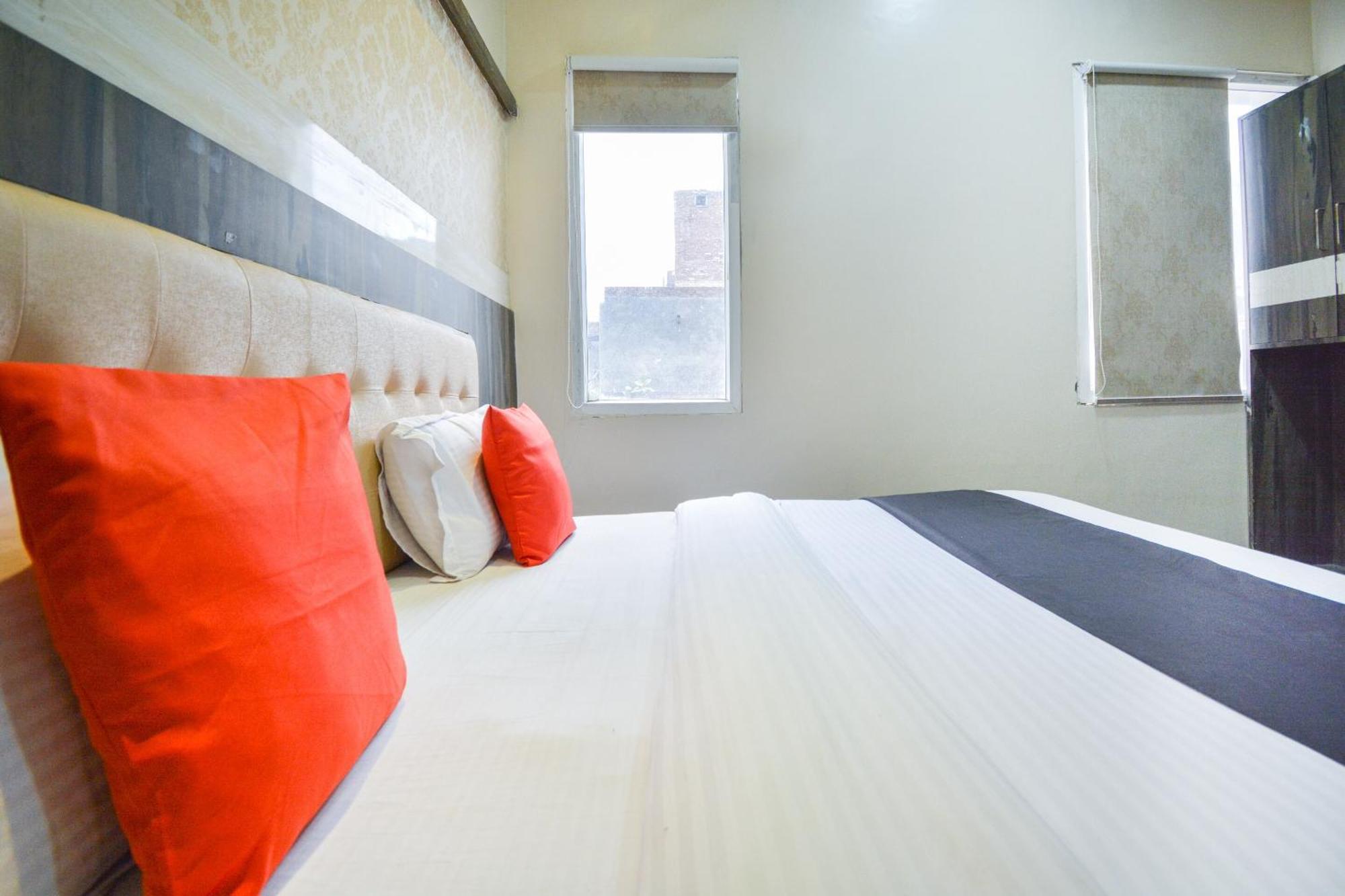 Capital O Moments Inn Amritsar Exterior photo