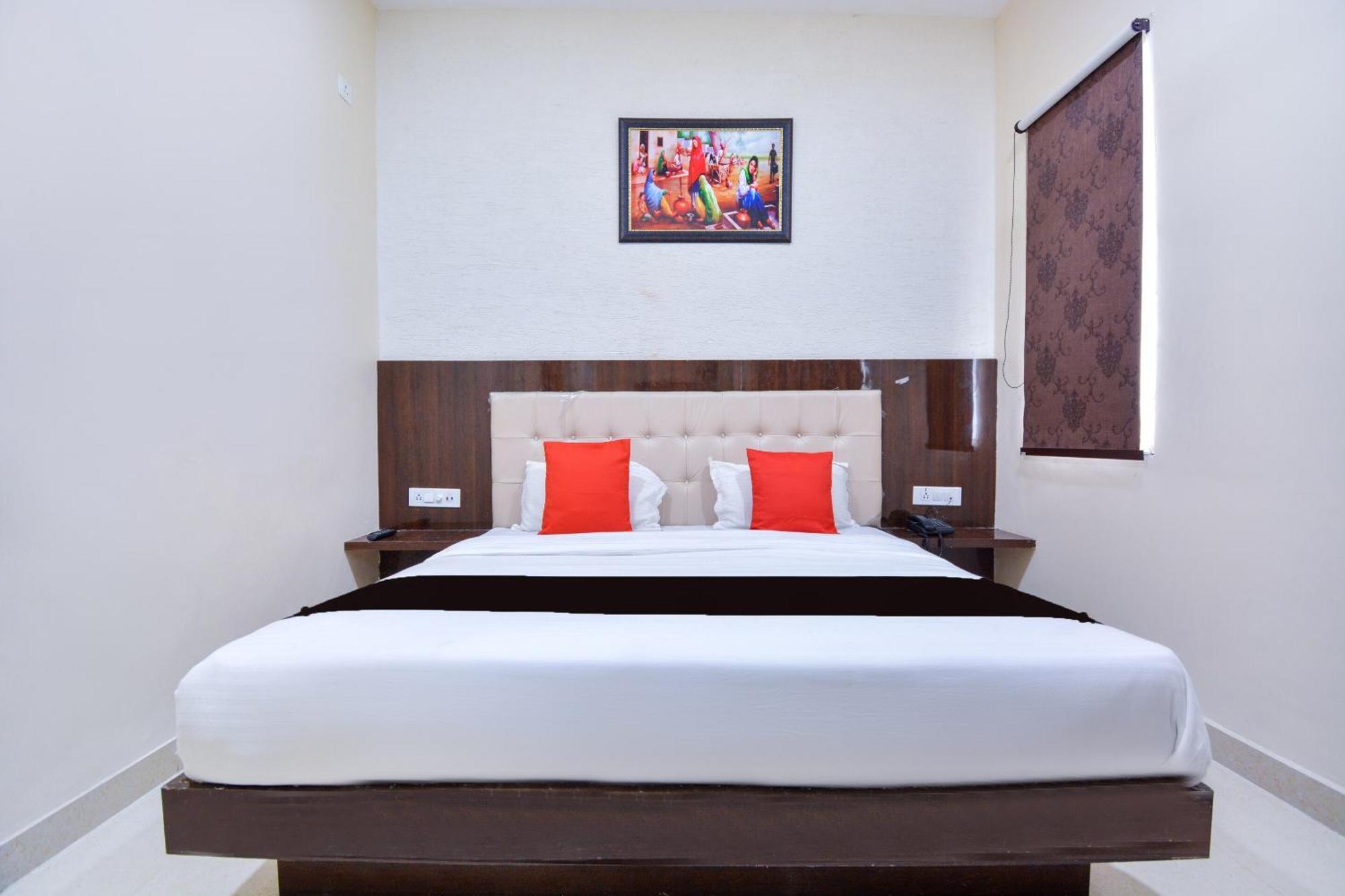 Capital O Moments Inn Amritsar Exterior photo