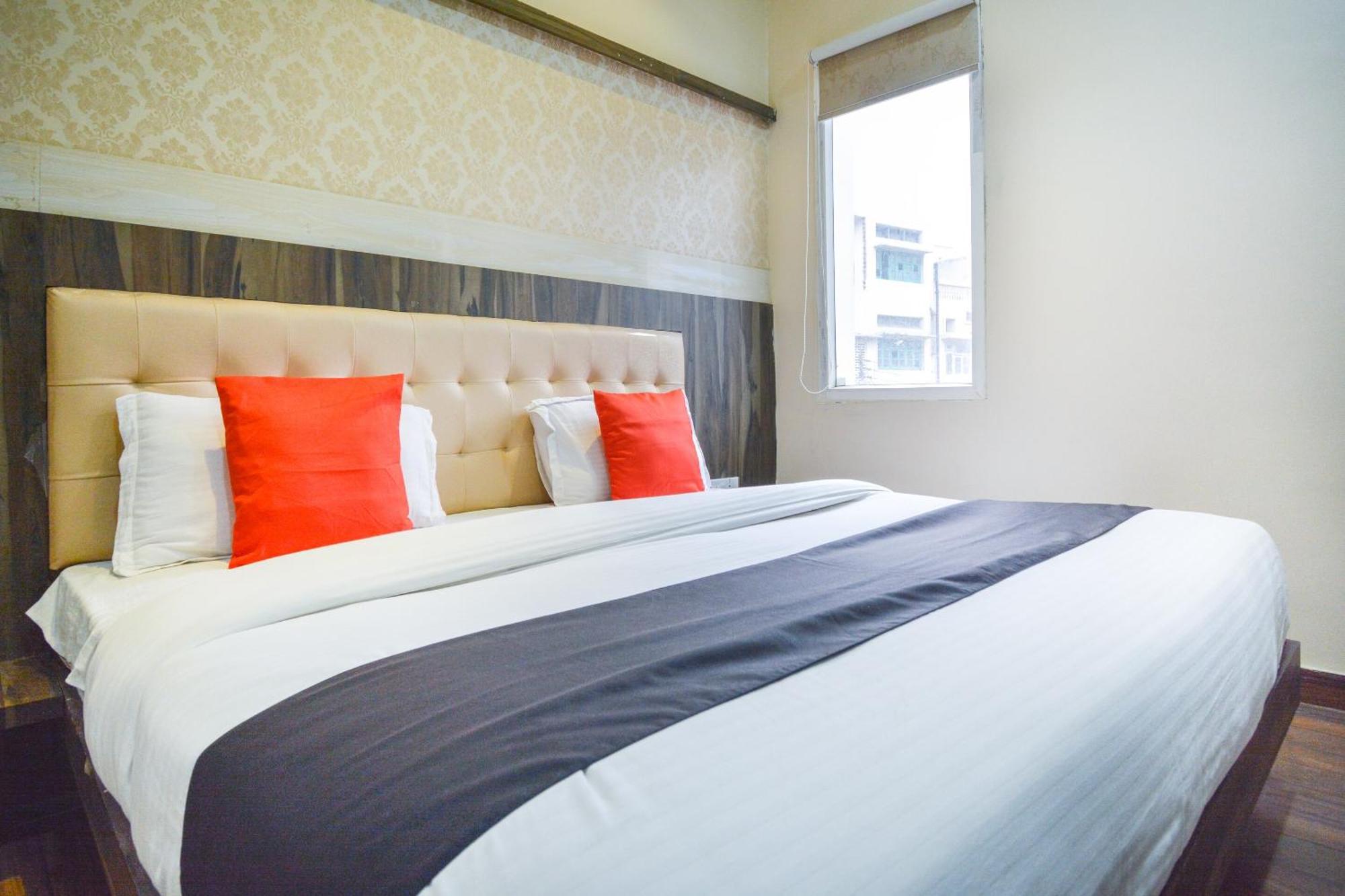 Capital O Moments Inn Amritsar Exterior photo